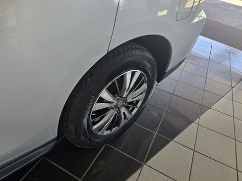 Used 2019 Nissan Pathfinder SV AWD/4WD image 38