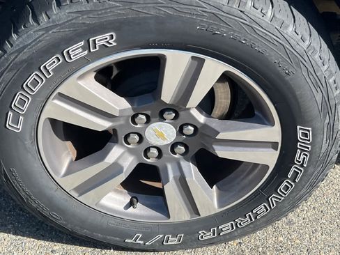 Used 2017 Chevrolet Colorado W/T w/ Custom Special Edition RWD image 17