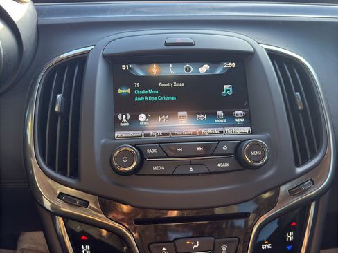 Used 2016 Buick LaCrosse image 18