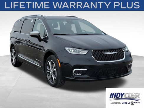 New 2026 Chrysler Pacifica Pinnacle w/ Trailer Tow Group AWD/4WD image 3