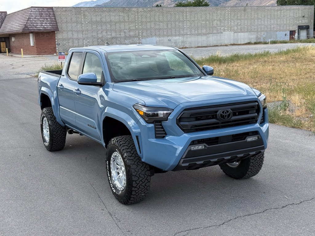 Used 2026 Toyota Tacoma SR5 AWD/4WD image 2