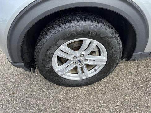 Used 2024 Ford Explorer XLT AWD/4WD image 11