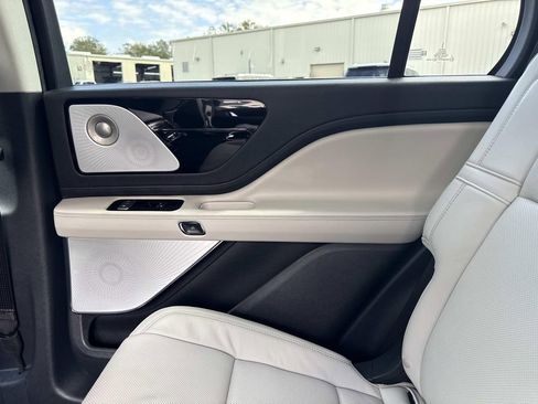 Certified 2025 Lincoln Aviator Reserve w/ Equipment Group 201A image 15