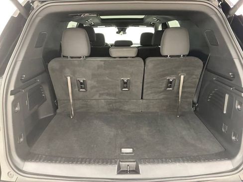 Used 2025 Chevrolet Traverse LT w/ Sun and Wheel Package image 17
