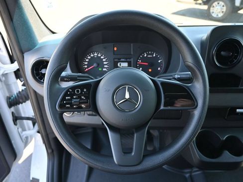 Used 2021 Mercedes-Benz Sprinter 2500 image 13