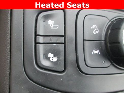 Used 2022 GMC Terrain SLE w/ Driver Convenience Package image 13