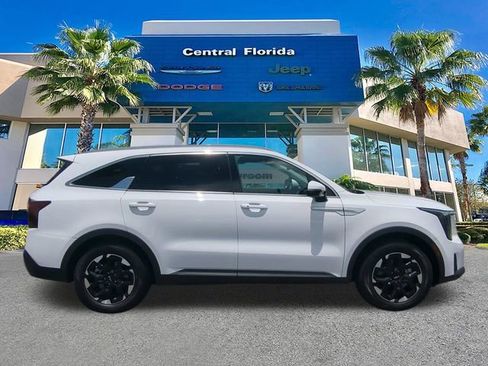 Used 2024 Kia Sorento S FWD image 4