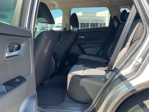 Used 2025 Nissan Rogue SV FWD image 11
