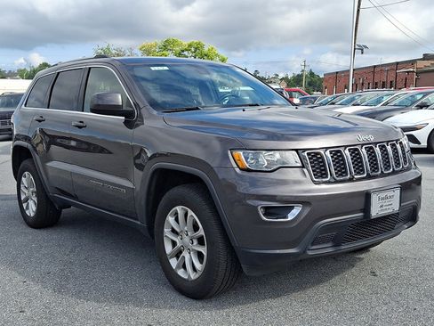 Used 2021 Jeep Grand Cherokee Laredo w/ Security & Convenience Group AWD/4WD image 3