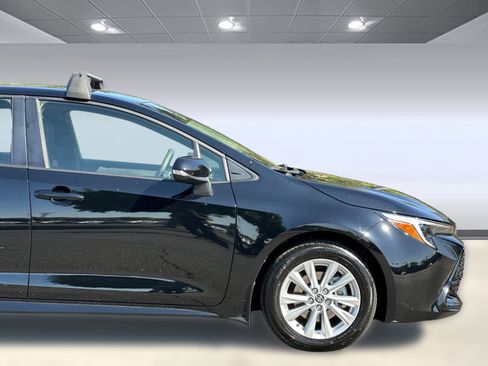 Used 2024 Toyota Corolla SE w/ SE Package image 33