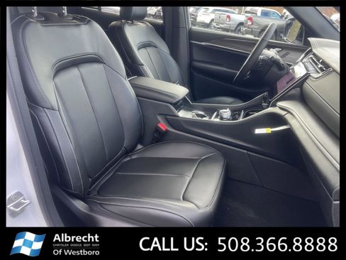 New 2025 Jeep Grand Cherokee Limited w/ Luxury Tech Group II image 15