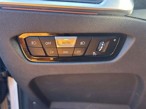 Used 2022 BMW 330i xDrive Sedan w/ M Sport Package image 22