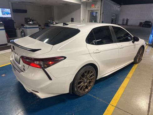 Used 2023 Toyota Camry SE image 5