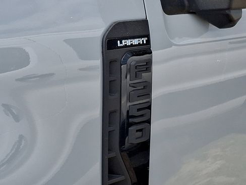Used 2025 Ford F250 Lariat w/ Lariat Ultimate Package image 4