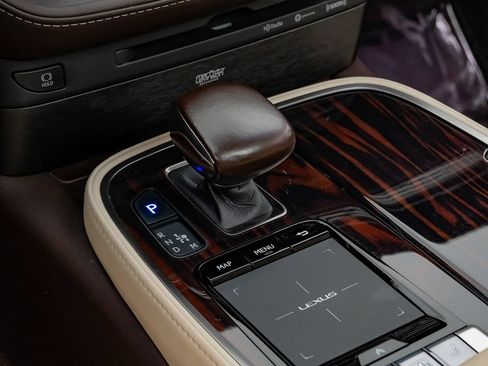 Used 2018 Lexus LS 500 w/ Luxury Package RWD image 27