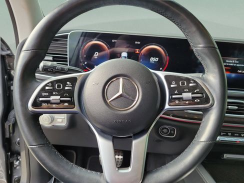 Used 2023 Mercedes-Benz GLS 450 4MATIC image 17