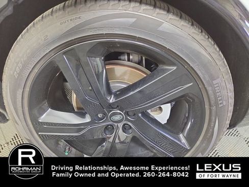 Used 2024 Land Rover Discovery Dynamic SE AWD/4WD image 11