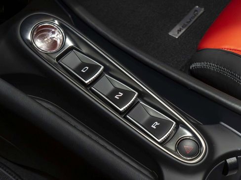 Used 2023 McLaren Artura RWD image 30