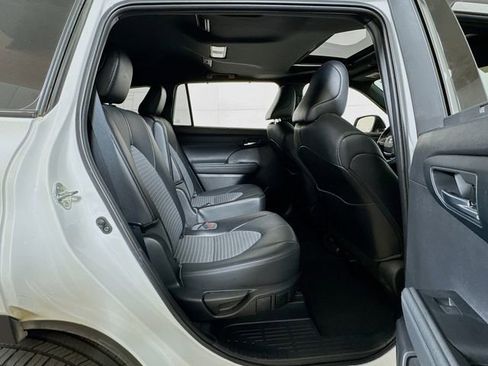 Used 2021 Toyota Highlander XSE image 26