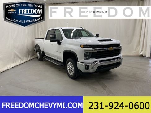 Used 2025 Chevrolet Silverado 2500 LT w/ Convenience Package AWD/4WD image 1