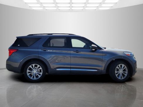 Used 2020 Ford Explorer XLT w/ Equipment Group 202A RWD image 3