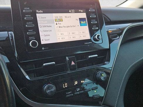 Used 2021 Toyota Camry SE image 10