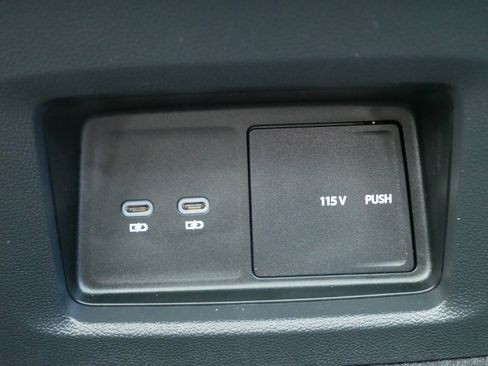 Certified 2025 Volkswagen Atlas Peak Edition SE image 21