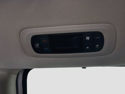 Used 2024 Chrysler Pacifica Touring-L FWD image 25