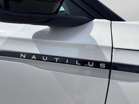 Used 2025 Lincoln Nautilus Reserve image 36