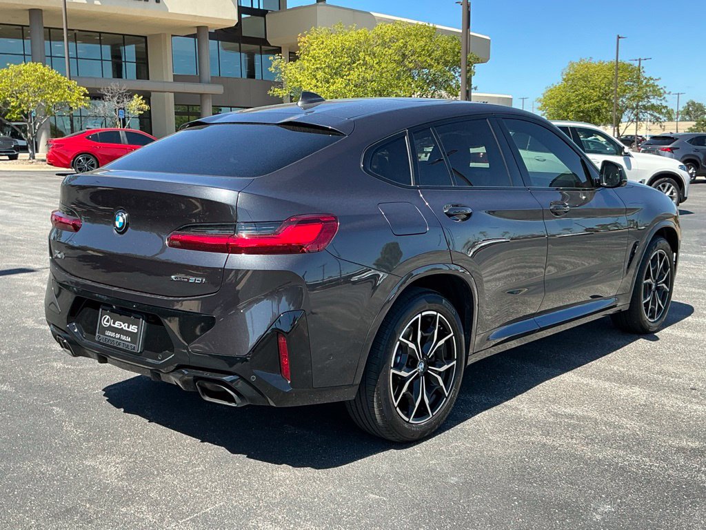 Used 2024 BMW X4 xDrive30i w/ Premium Package AWD/4WD image 3