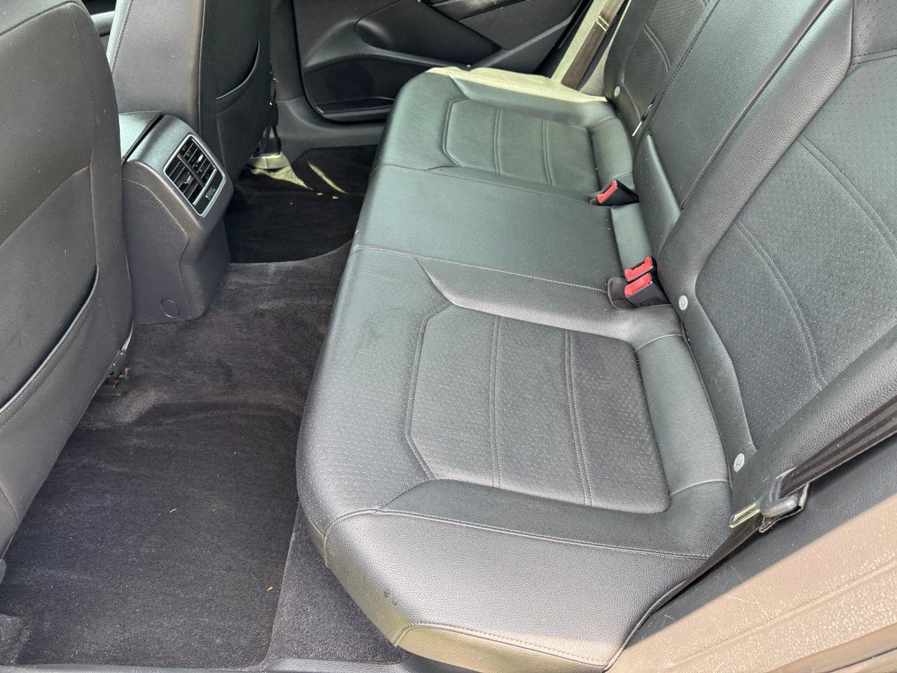 Used 2013 Volkswagen Passat TDI SE FWD image 16