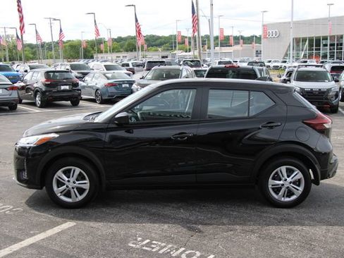 Certified 2025 Nissan Kicks Play S FWD image 2