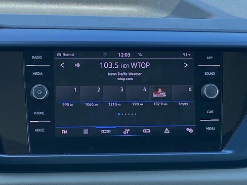 Certified 2023 Volkswagen Taos SE w/ Panoramic Sunroof Package AWD/4WD image 7