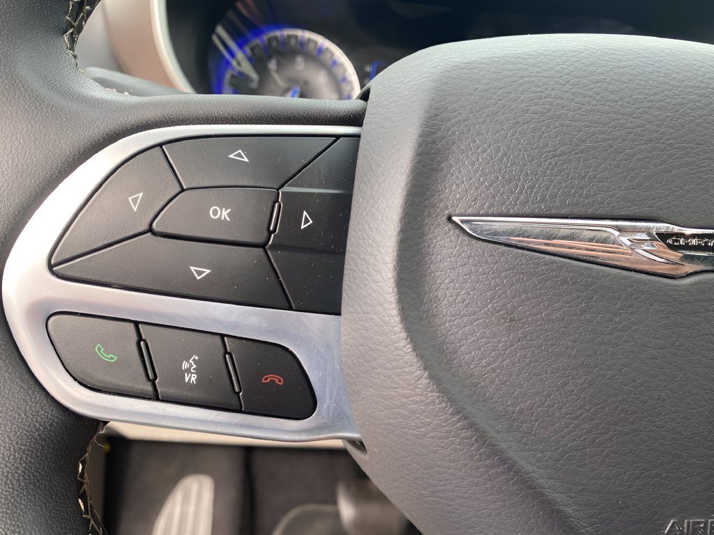 Used 2023 Chrysler Voyager LX FWD image 21