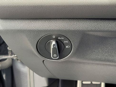 Certified 2025 Volkswagen Jetta Sport FWD image 31