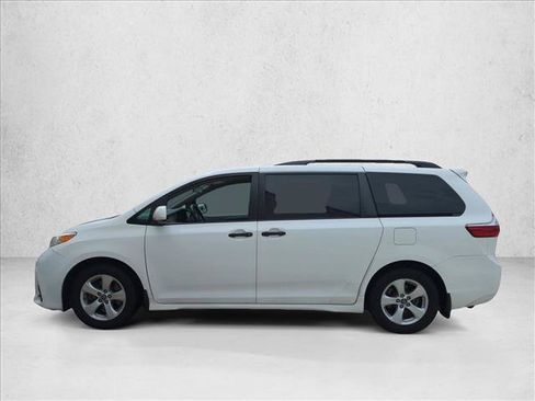 Used 2019 Toyota Sienna L FWD image 5