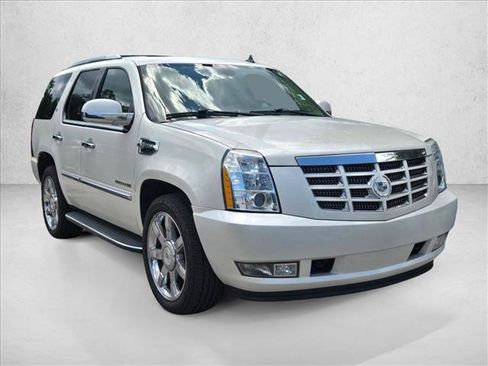 Used 2011 Cadillac Escalade 4WD Hybrid image 3