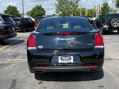 Used 2020 Chrysler 300 S RWD image 4