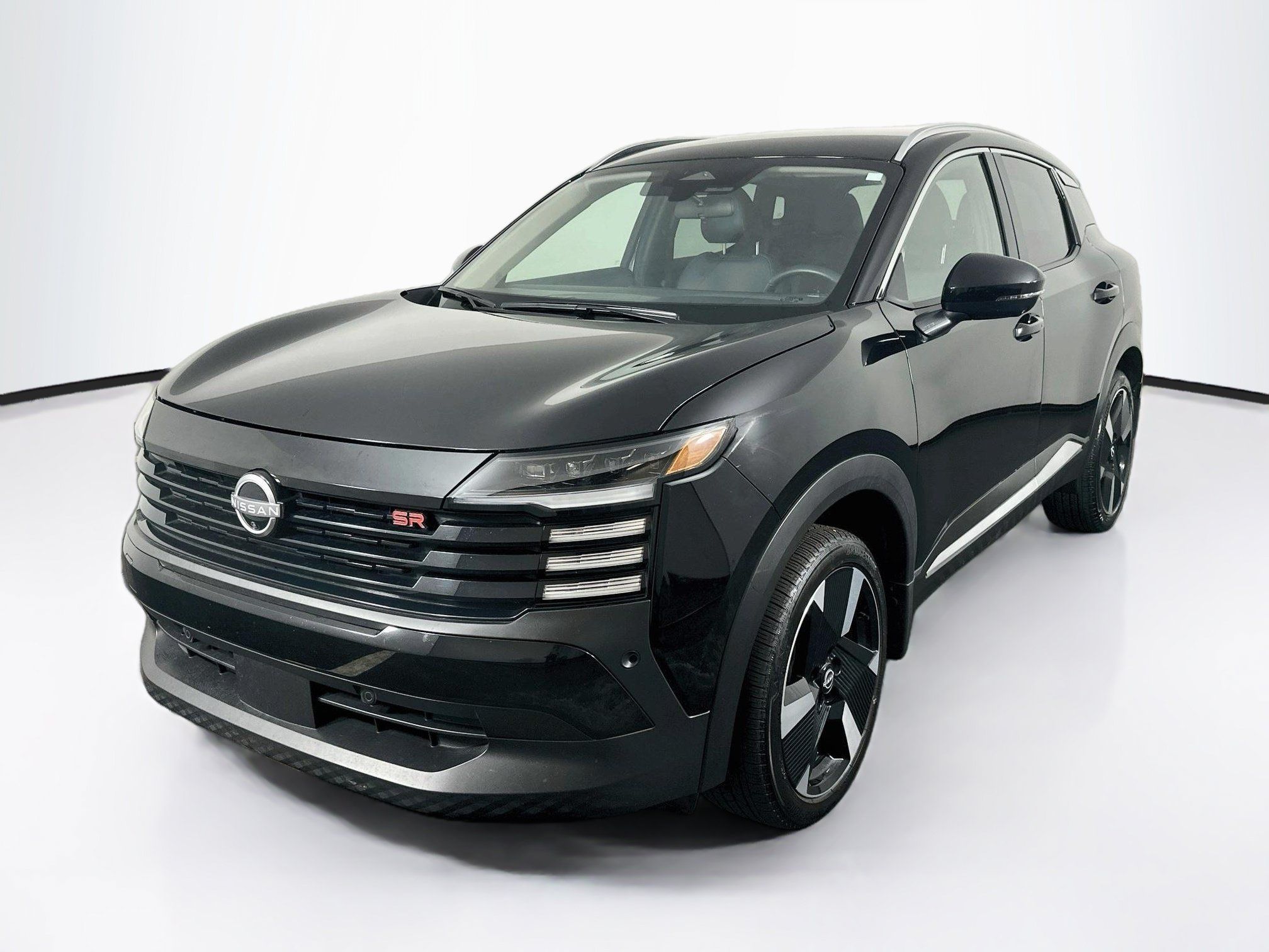 Used 2025 Nissan Kicks SR FWD image 3