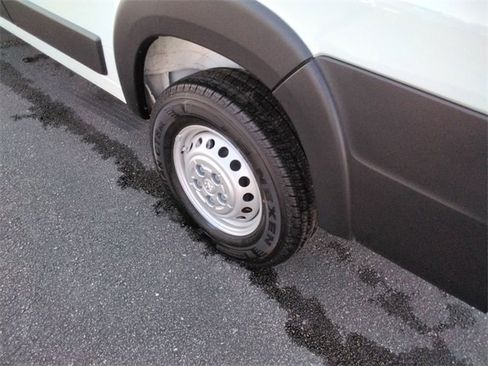 Used 2025 RAM ProMaster 2500 w/ Convenience Group image 19