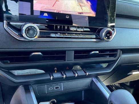 Used 2024 Chevrolet Colorado Trail Boss image 31