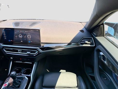 Used 2024 BMW M2 image 18