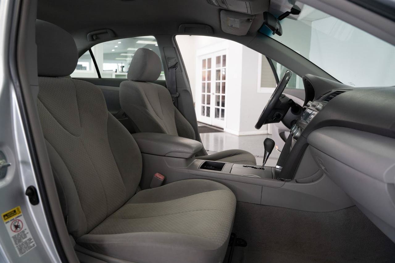 Used 2009 Toyota Camry LE FWD image 11