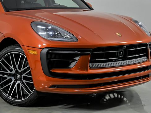 Used 2023 Porsche Macan S AWD/4WD image 3