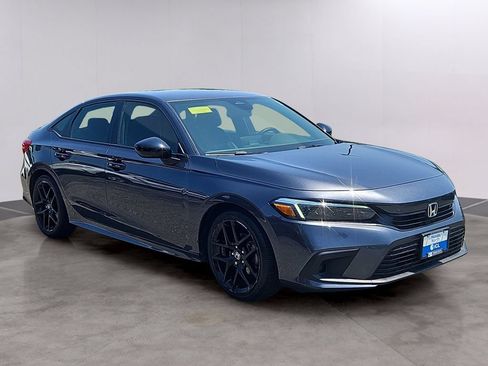 Used 2023 Honda Civic Sport image 3