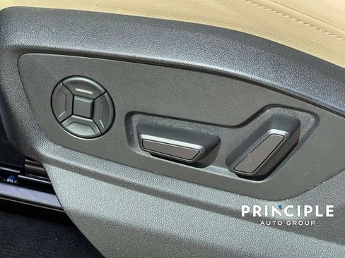Used 2023 Audi Q8 Premium AWD/4WD image 16