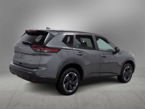 Used 2025 Nissan Rogue SV image 8