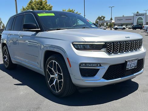 Used 2022 Jeep Grand Cherokee Summit AWD/4WD image 1