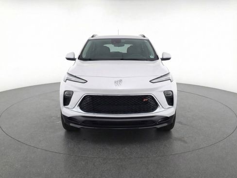 Used 2024 Buick Encore GX Sport Touring image 2