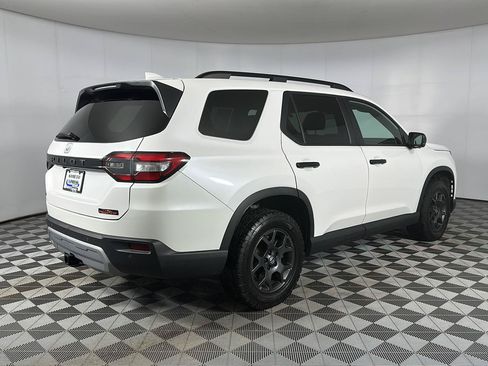Used 2025 Honda Pilot TrailSport image 30